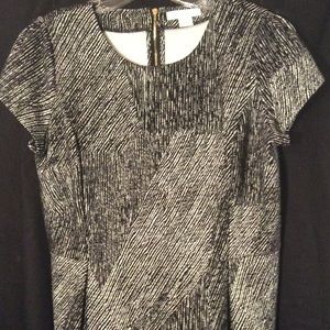 Liz Claiborne woven short sleeve black/white top